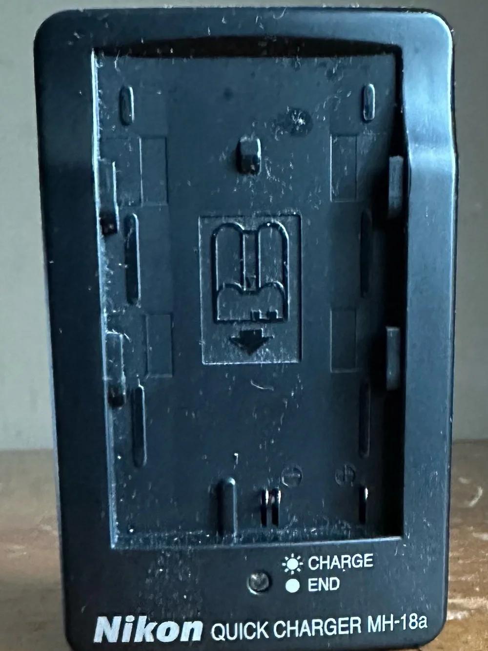 OEM Genuine Nikon MH-18a Quick Battery Charger w/ Nikon EN-EL3A Battery